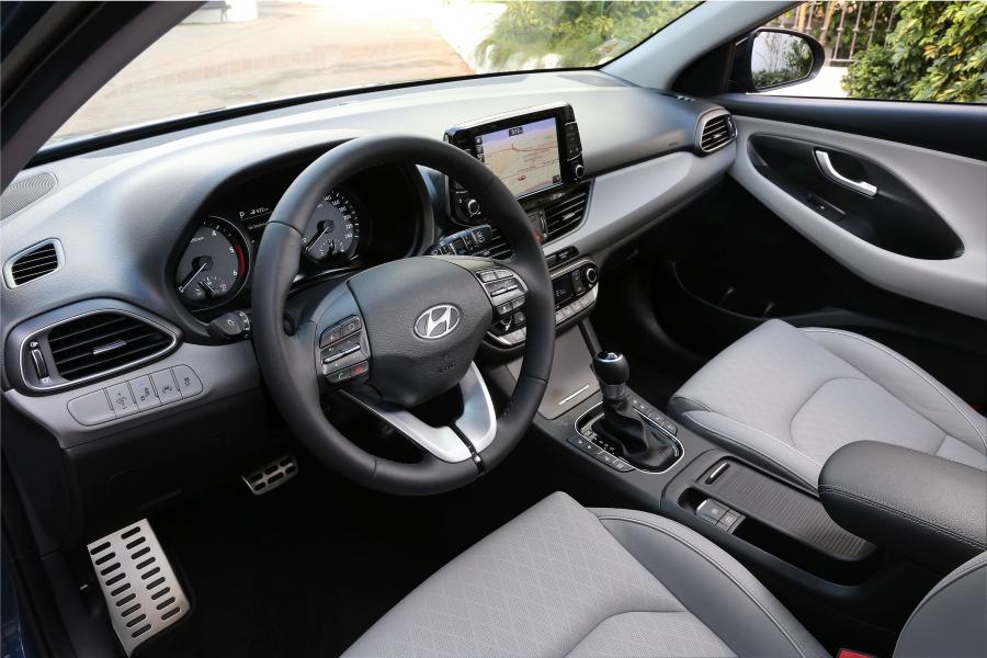 Интерьер Hyundai i30 2017 года  (фото 1 из 43)